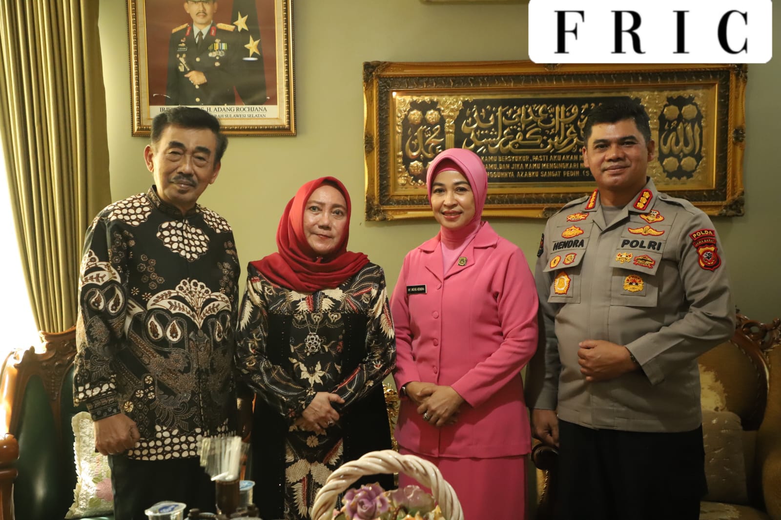 Sambut Hari Bhayangkara ke-80, Kabid Humas Polda Jabar Kunjungi Purnawirawan Irjen Pol (P) Adang Rochyana