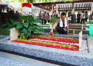 Jelang Hari Bhayangkara ke-80, Kapolri Laksanakan Ziarah dan Doa di Makam Gus Dur