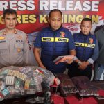Satreskrim Polres Kuningan Ringkus Dua Pelaku Pembobolan Toko di Cilimus, Ratusan Bungkus Rokok Diamankan