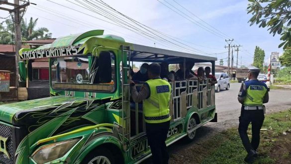 Satlantas Polres Batu Bara Berikan Edukasi Keselamatan kepada Pengemudi Odong-Odong