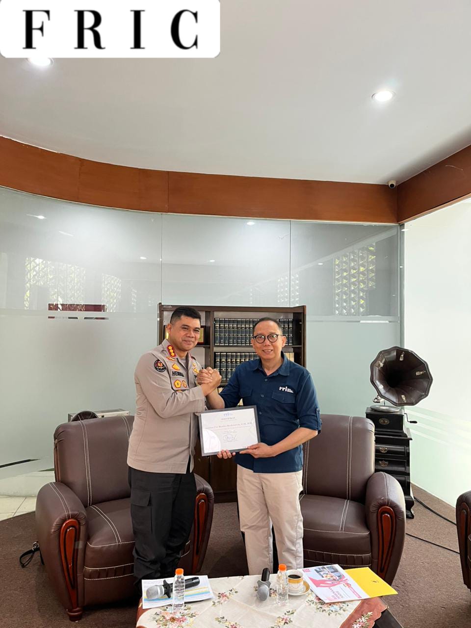 Polda Jabar Paparkan Strategi Pengamanan dan Pelayanan Publik dalam Dialog "Bandung Menyapa" di RRI Bandung