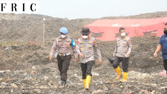 Kapolda Banten Tinjau Penanganan Kebakaran TPA Jatiwaringin, Pastikan Upaya Pemadaman Berjalan Maksimal