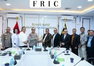 Wakapolri Terima Penghargaan "The Visionary Leader of National Security" dari Fakultas Hukum Unissula