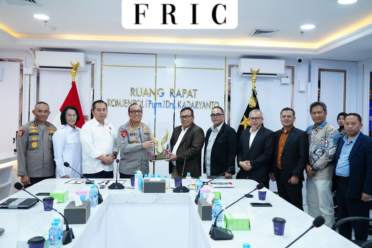 Wakapolri Terima Penghargaan "The Visionary Leader of National Security" dari Fakultas Hukum Unissula