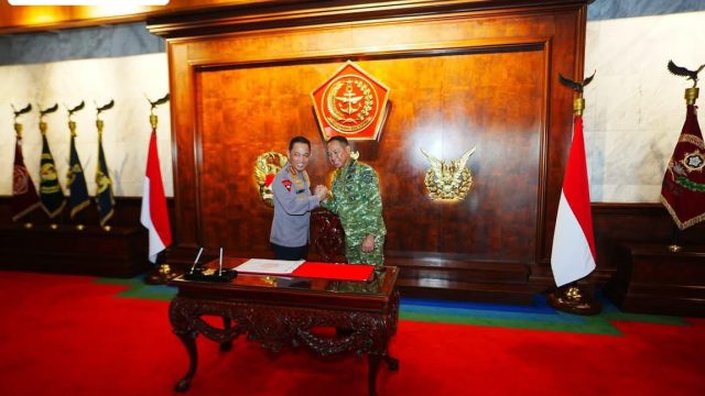 Kapolri dan Panglima TNI Perkuat Sinergi Lewat Silaturahmi di Mabes TNI