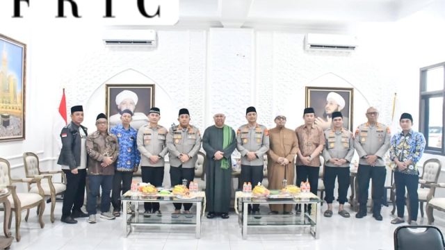 Kapolda Jabar Laksanakan Sholat Jumat Keliling dan Jalin Silaturahmi dengan Ponpes Al-Khairiyah Cirebon