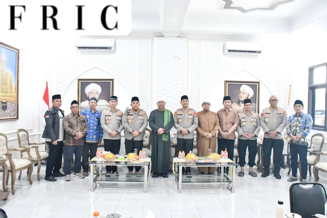 Kapolda Jabar Laksanakan Sholat Jumat Keliling dan Jalin Silaturahmi dengan Ponpes Al-Khairiyah Cirebon