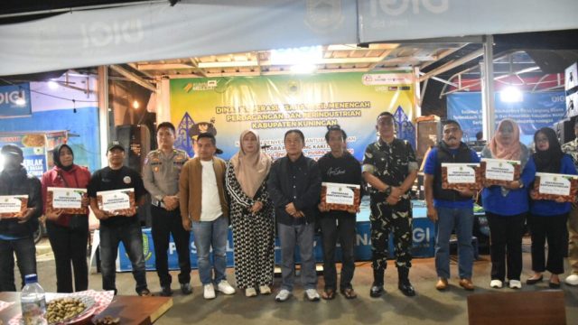 Pemkab Kuningan Salurkan Bantuan Stimulan bagi 249 PKL, Bupati Dorong Penataan Kawasan Kuliner Lebih Nyaman