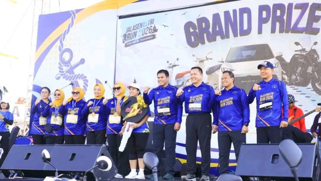 Pangkormar dan Ketua Gabungan Jalasenastri Kormar Semarakkan Jalasenastri Run 2026