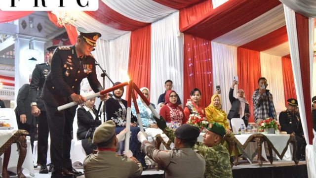 Jelang HUT ke-81 RI, Kapolres Kuningan Kobarkan Semangat Nasionalisme Lewat Pawai Obor