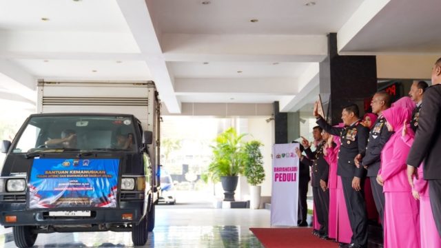 Polri Kerahkan 44 Truk Bantuan untuk Warga Terdampak Gempa Flores