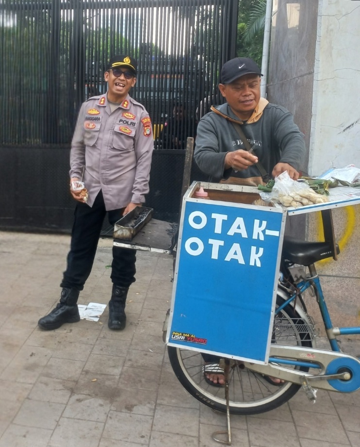 Rakyat Bukan Musuh, Aparat Bukan Lawan: AKBP Anggara Tunjukkan Wajah Humanis Polri