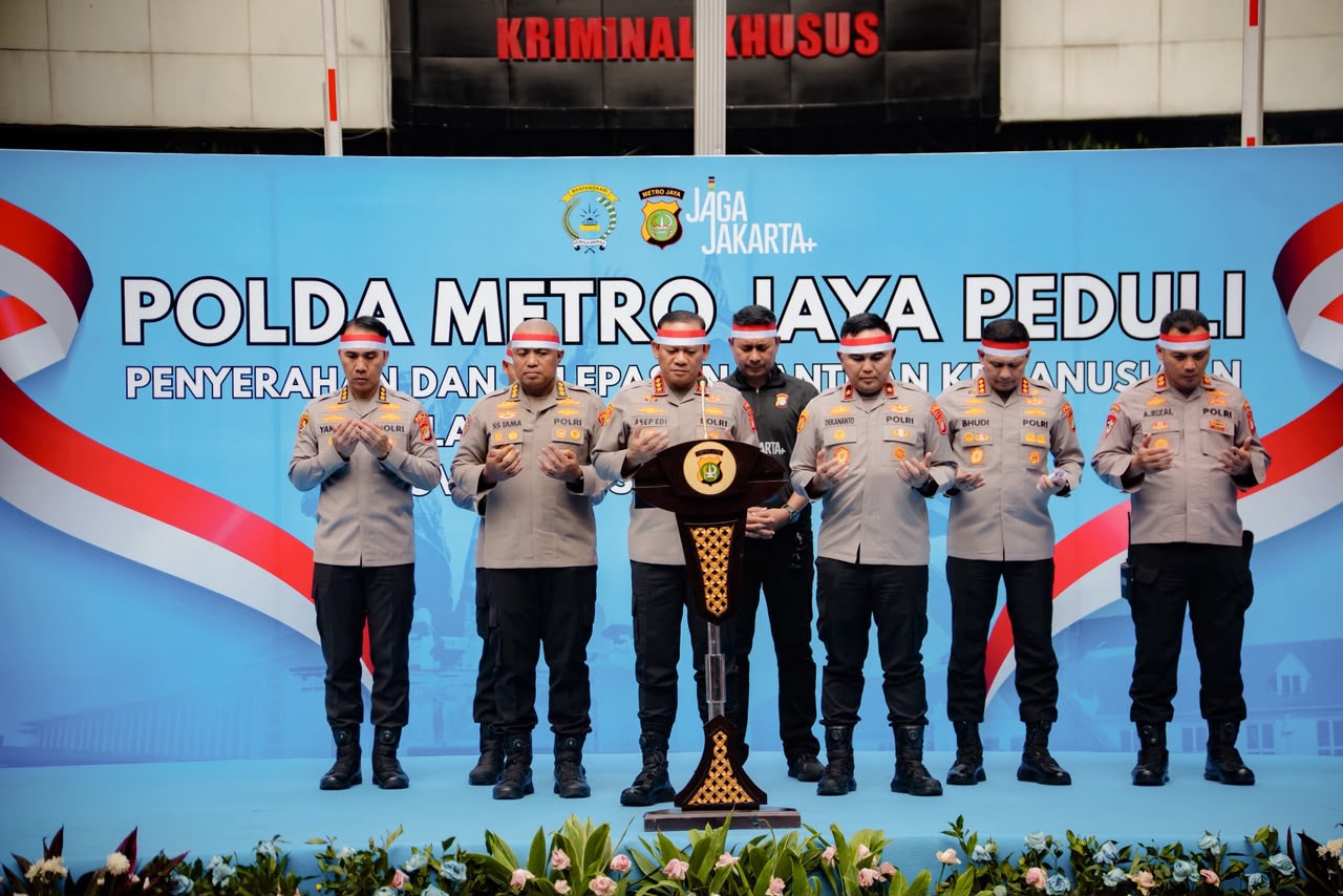 Kapolda Metro Jaya Lepas 12 Truk Bantuan Kemanusiaan untuk NTT