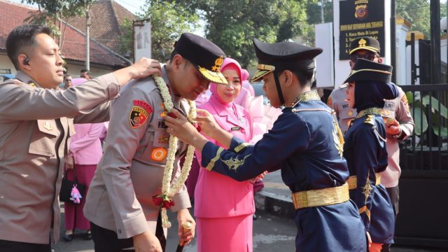 Kapolda Jabar Disambut Polisi Cilik dan Jajar Kehormatan di Mapolres Sukabumi Kota