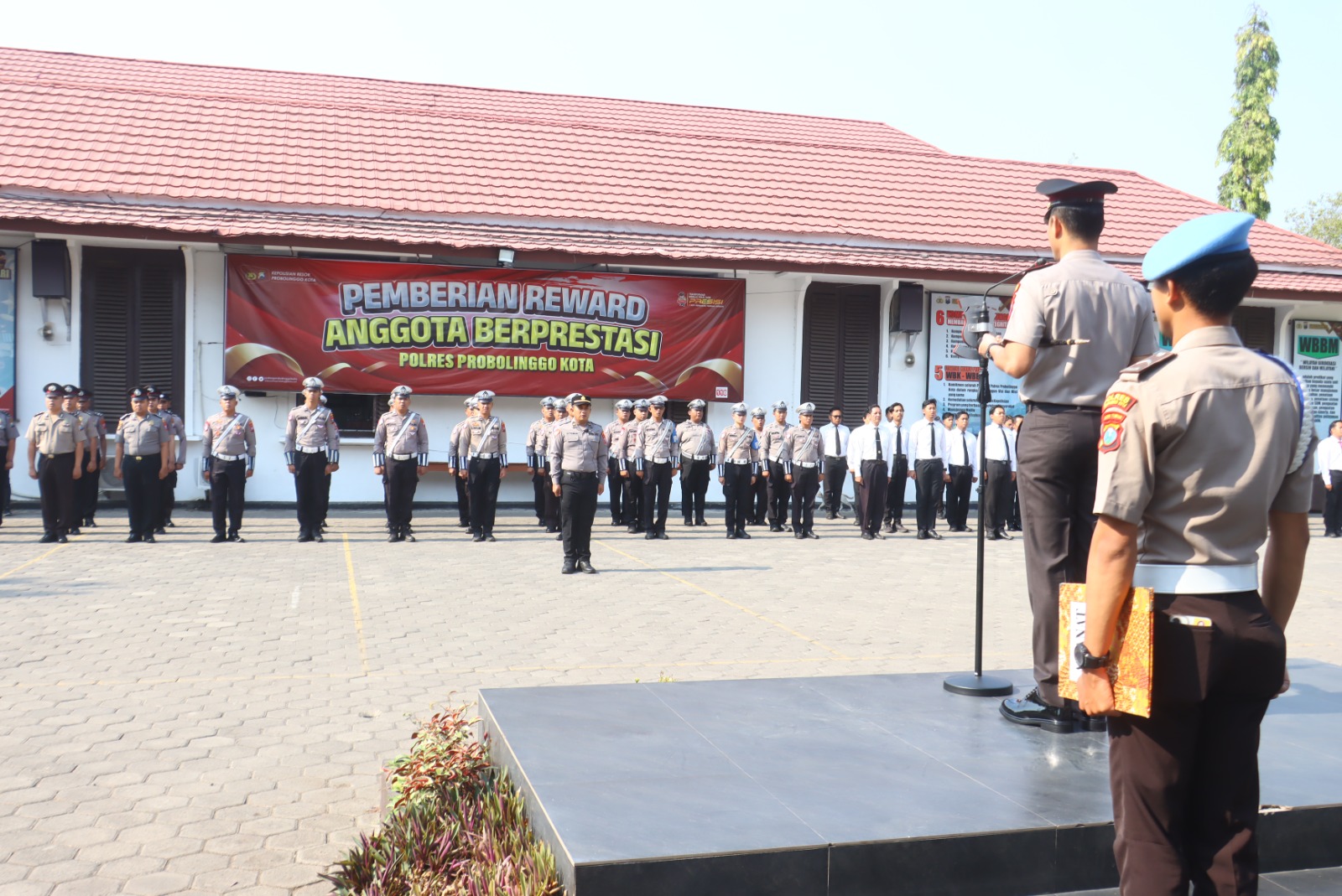 Polres Probolinggo Kota Beri Penghargaan kepada 10 Personel Berprestasi