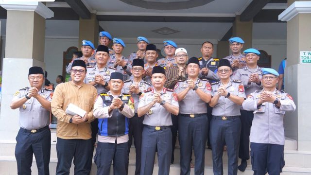Kapolda Jabar Gelar Shalat Jumat Keliling di Masjid Besar Kaum Ujung Berung, Pererat Silaturahmi dengan Masyarakat